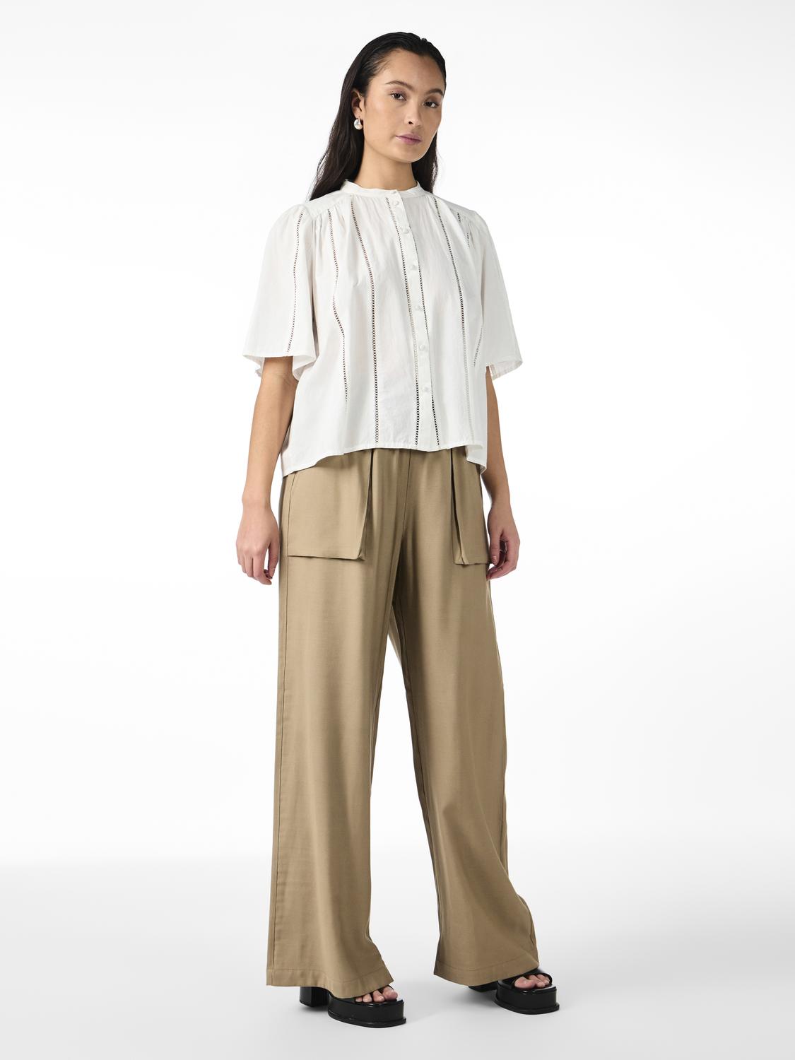 model_shot-front_full